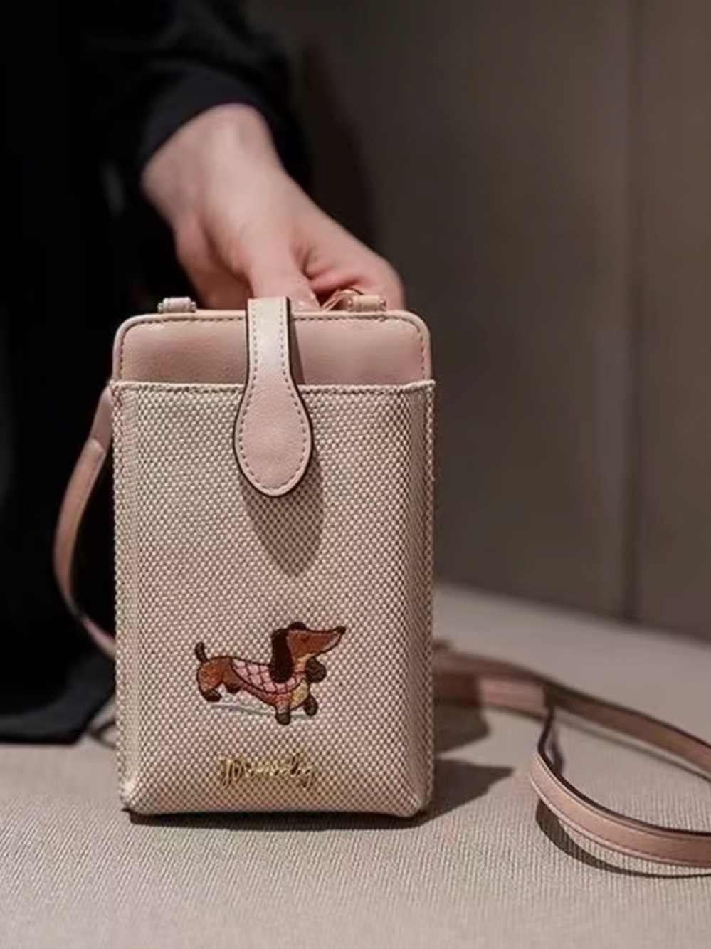🚨Last 1 🚨New Embroidered Dachshund Crossbody Bags - Picture 3 of 12